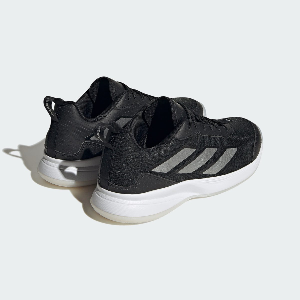 Chaussure de tennis basse Avaflash core black / silver metallic / cloud white, adidas Performance