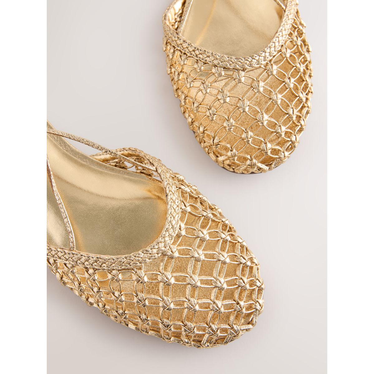 Ballerines tressées à fleurs forever comfort® doré, NEXT