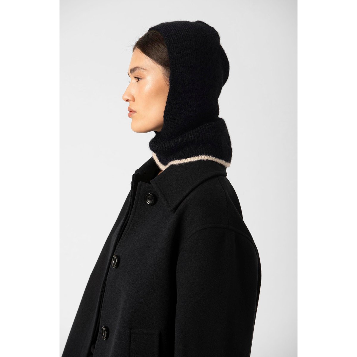 Capuche noir, SOAKED IN LUXURY