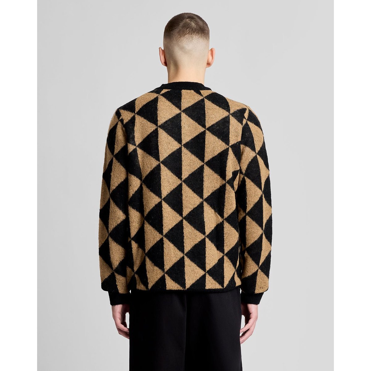Pull jacquard triangle col V noir jais/ bourbon, LYLE & SCOTT