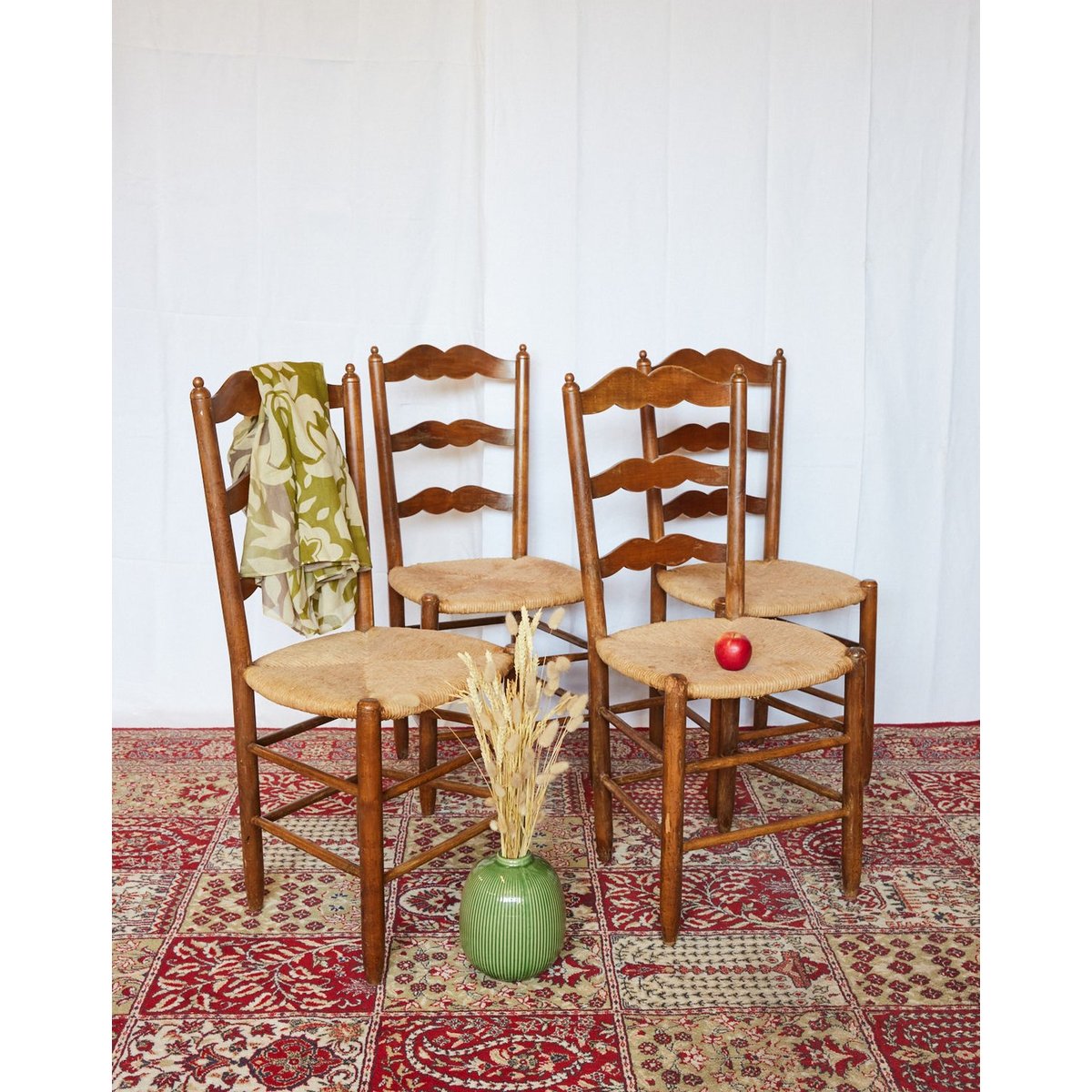 Lot de 4 chaises en paille Claude N°1433 - Bon état bois foncé, DEBONGOUT