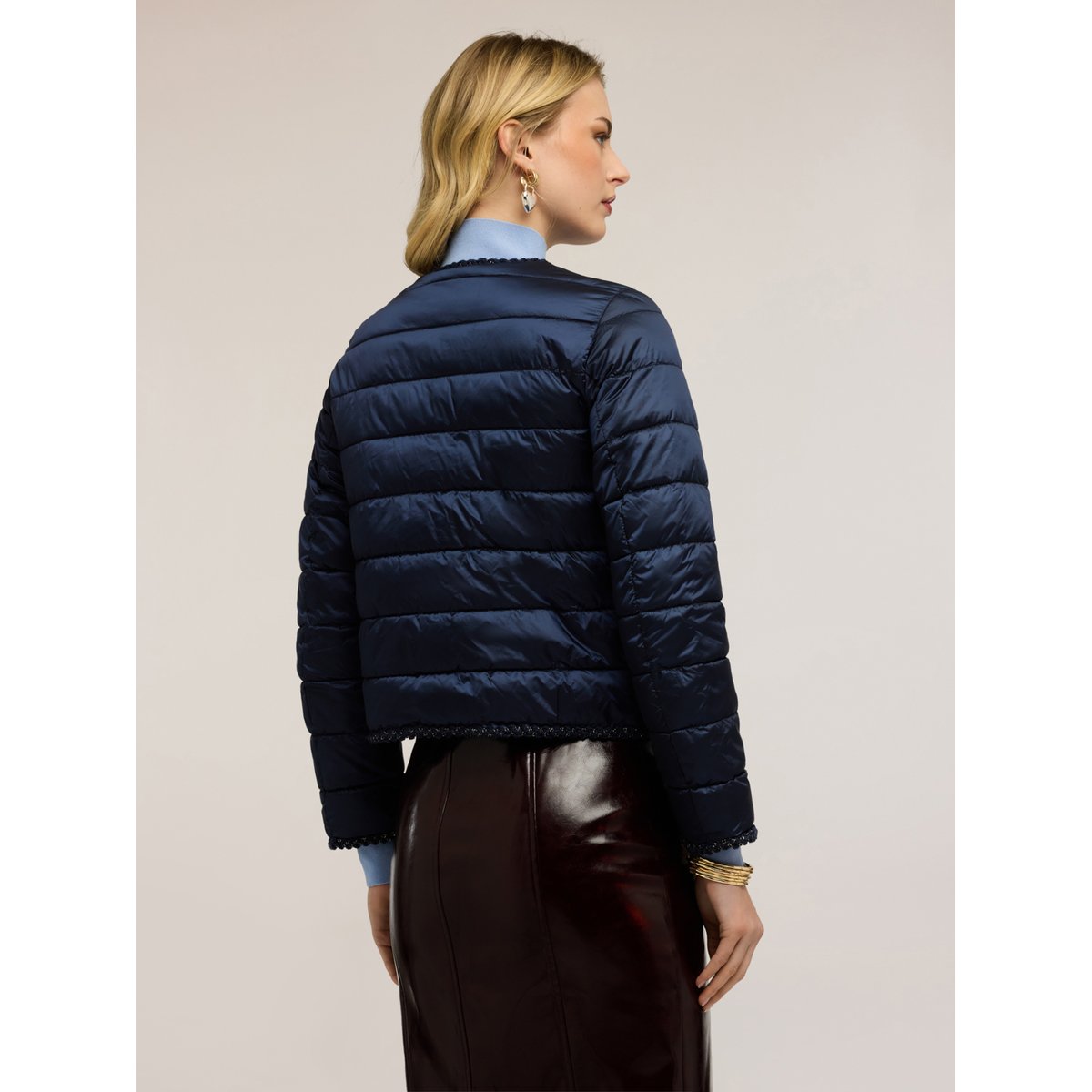 Veste matelassée légère avec passementerie bleu, MOTIVI