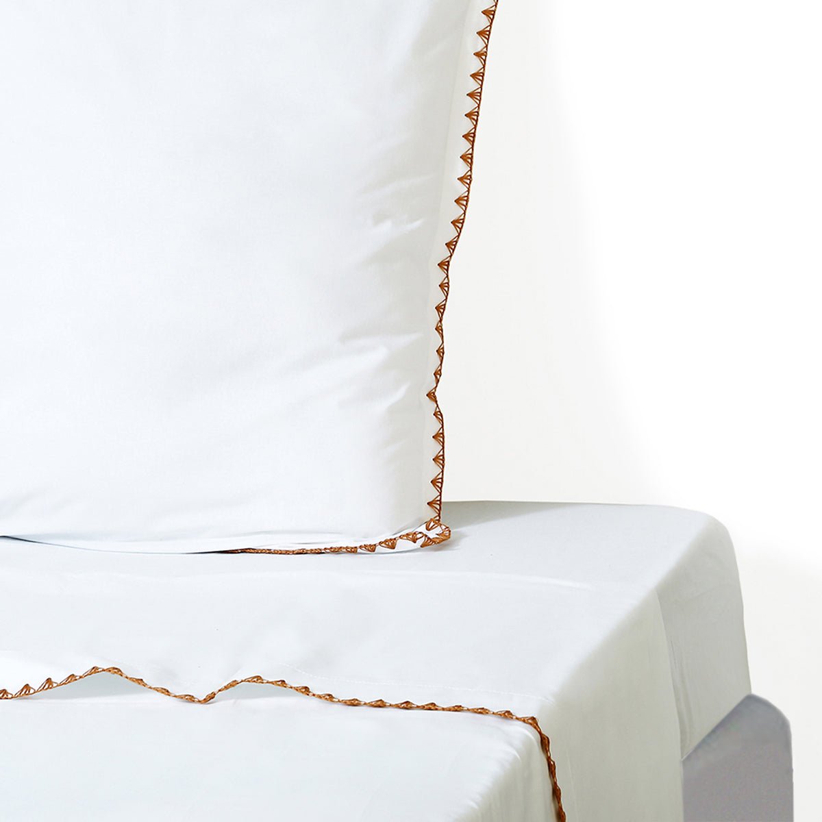 Drap plat percale de coton ZOÉ blanc / caramel, FEBRONIE