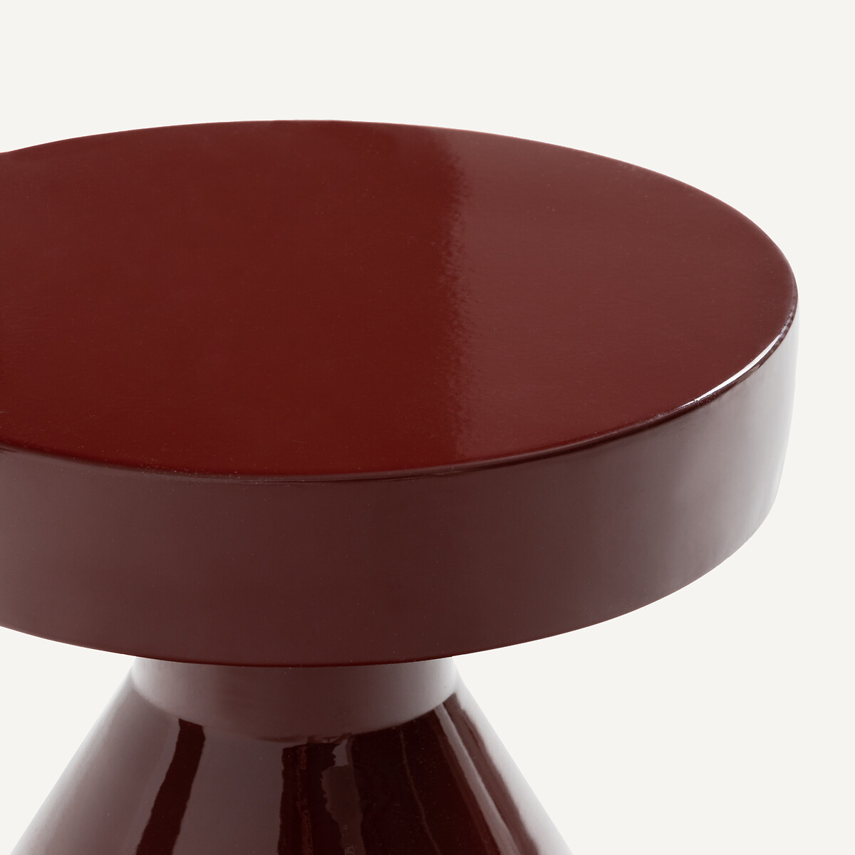 Mesa auxiliar de metal lacado, Brion rojo gran reserva, AM.PM