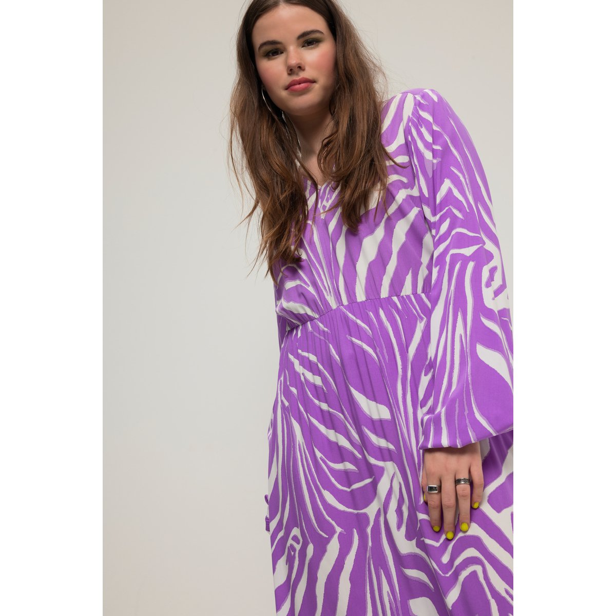Robe midi trapèze à imprimé zébré. Décolleté lavande, STUDIO UNTOLD