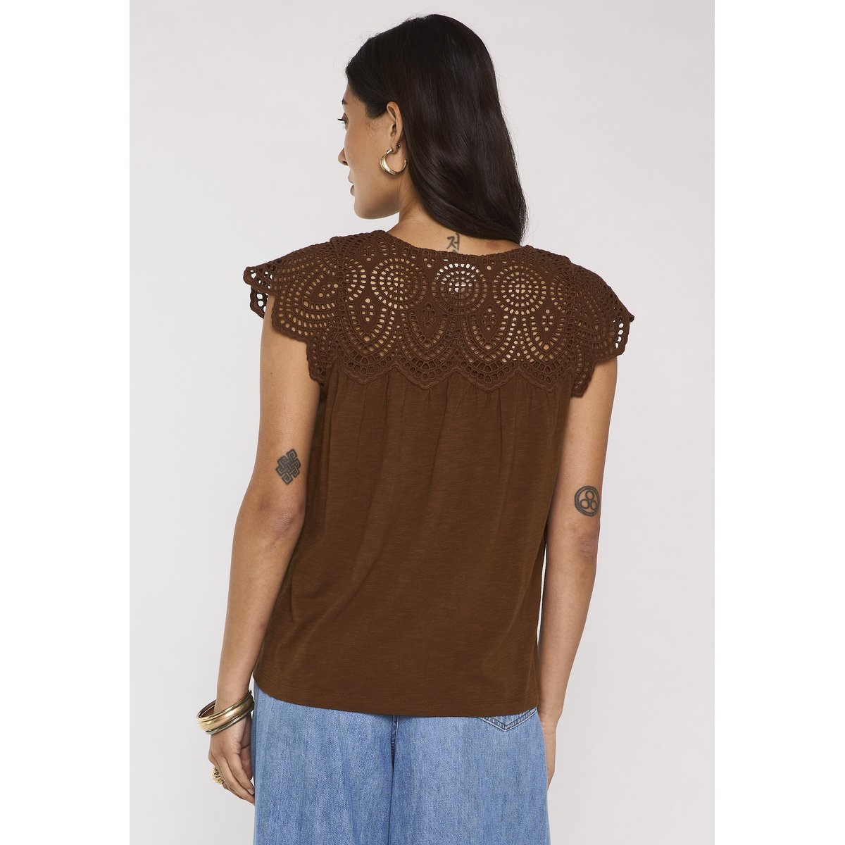 Top brodé à manches courtes en coton LILOU caramel, Maison 123