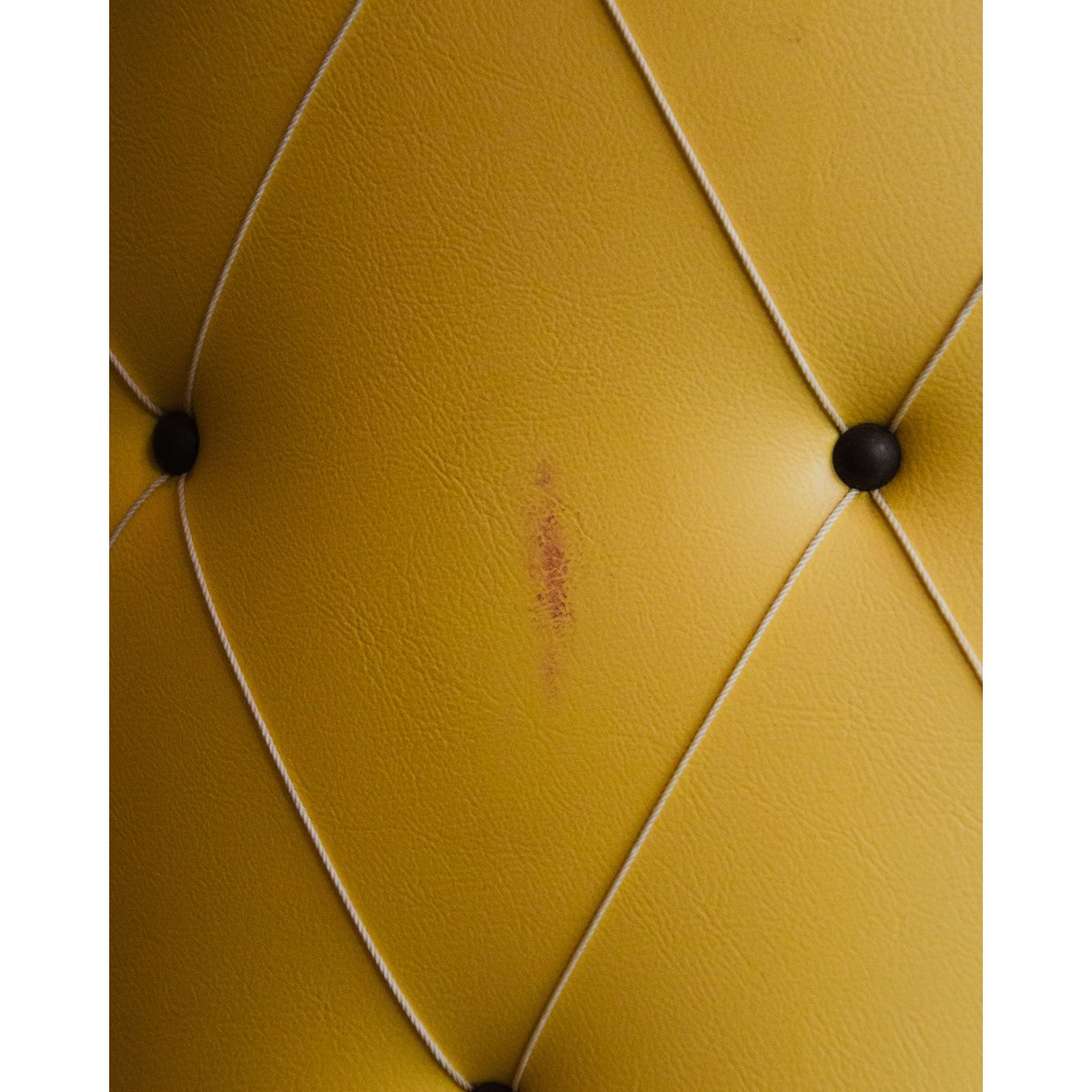 Pouf matelassé jaune Jean-Philippe N°88 - Bon état jaune, DEBONGOUT