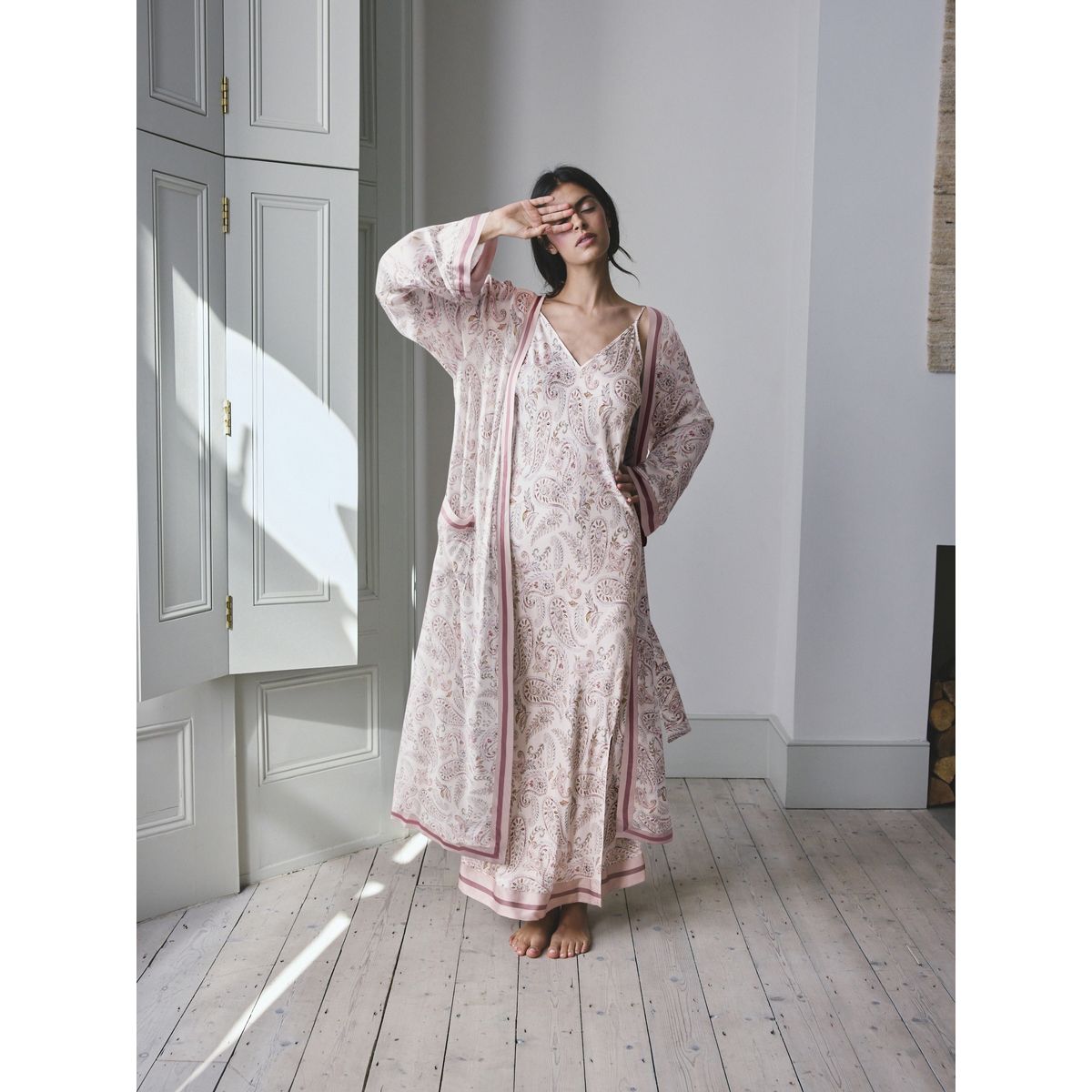 Robe de chambre léger en viscose crème à motifs cachemire, NEXT