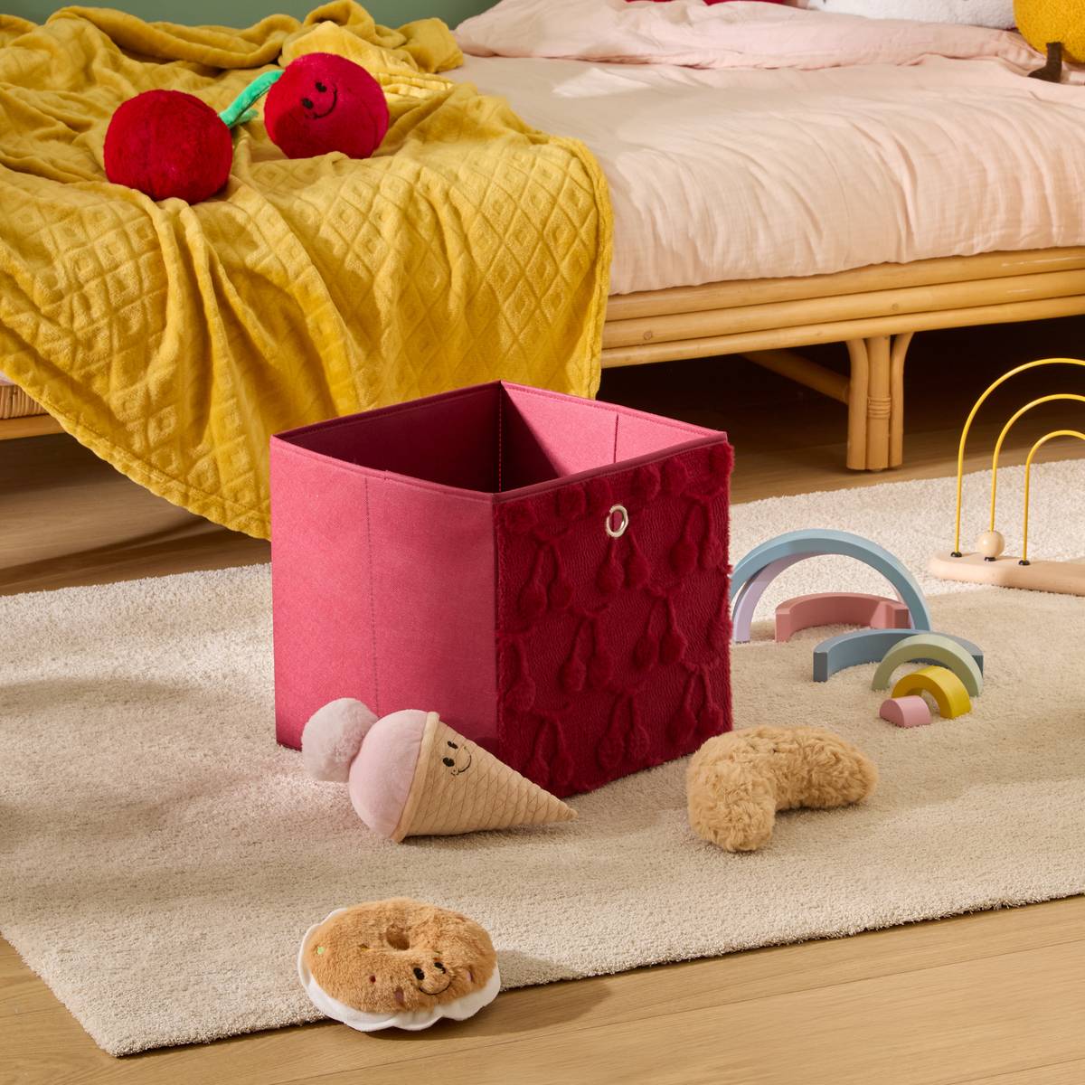 Panier de rangement pliable texturé à motif fruit FRACI rouge, ATMOSPHERA FOR KIDS