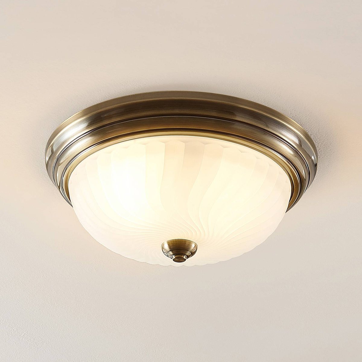 Plafonnier antique, Pakka laiton antique, blanc opale, LINDBY
