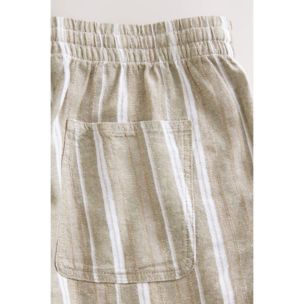 Short rayé en lin mélangé à taille élastique naturel, NEXT