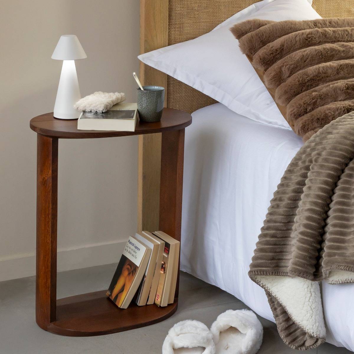 Table de chevet en bois de manguier SWAN bois foncé, MADE IN MEUBLES