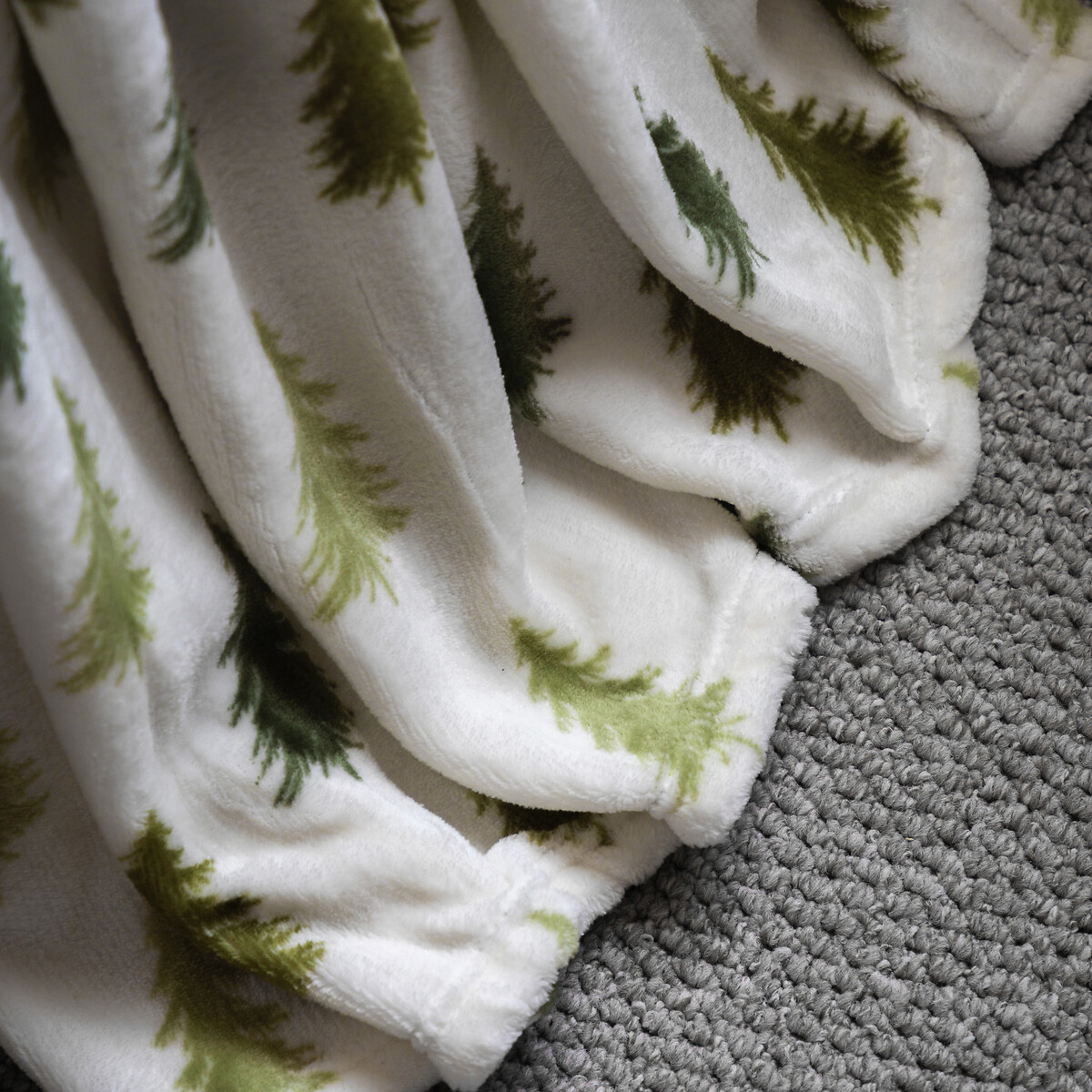 Tree Grove Tree Printed Fleece Throw brown , ÉDITÉ