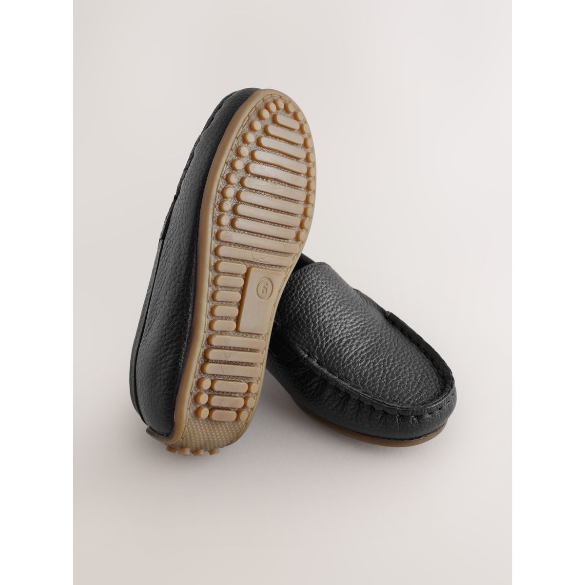 Mocassins en daim à enfiler noir, NEXT