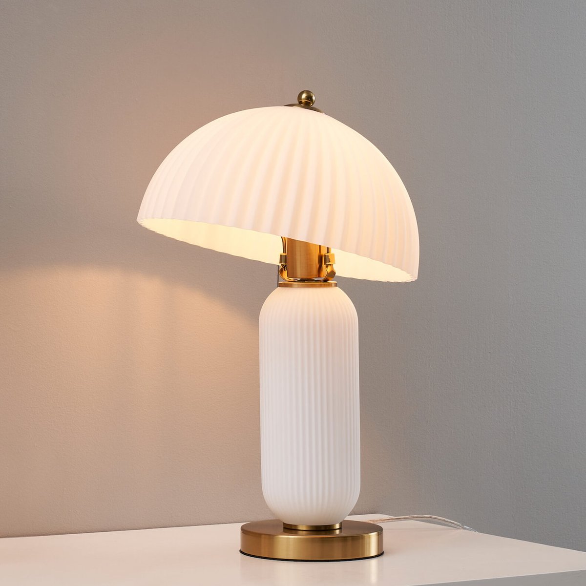 Lampe à poser vintage en verre - ADALINE laiton et blanc, KOSILUM