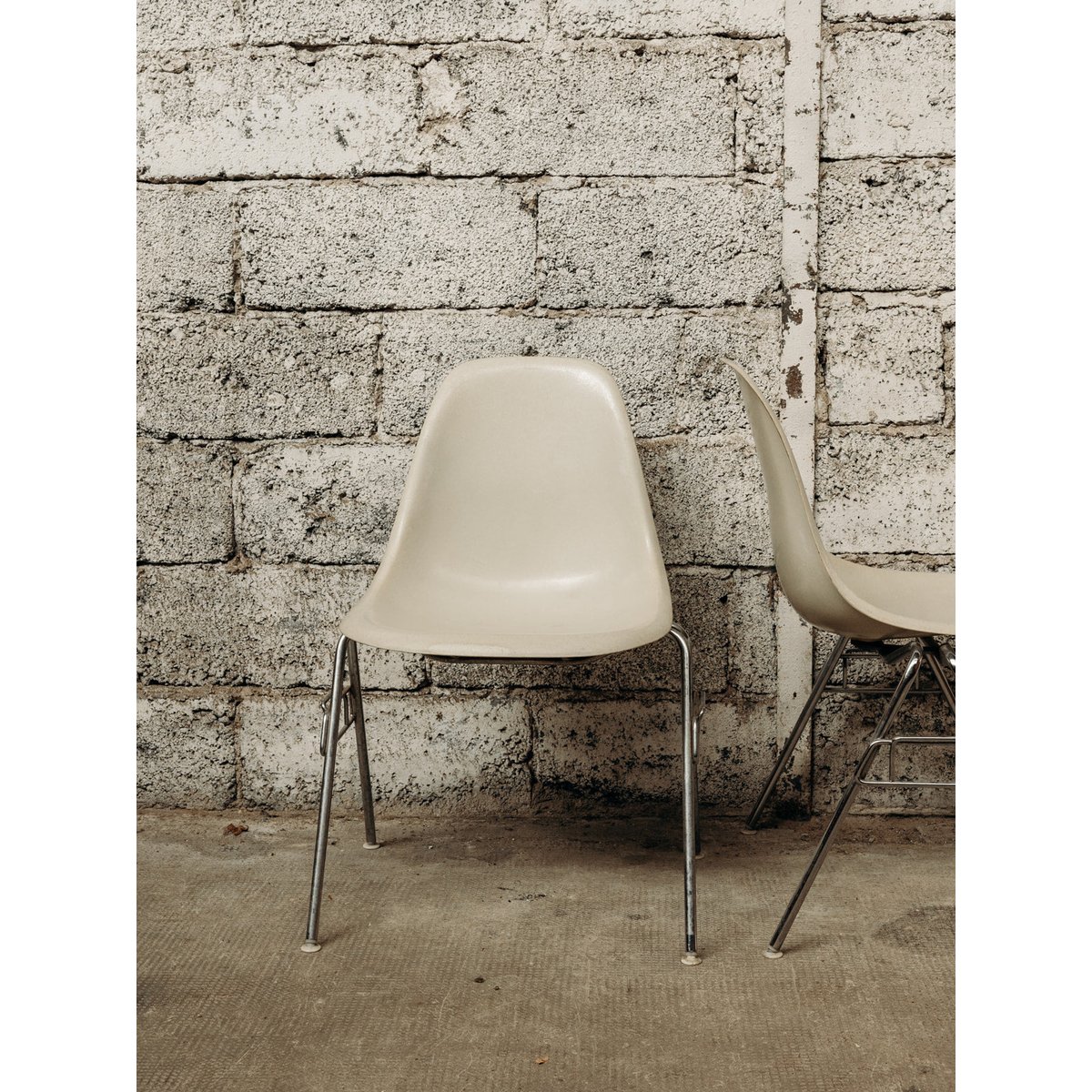 Chaise en métal Diana N°273 - Bon état beige, DEBONGOUT