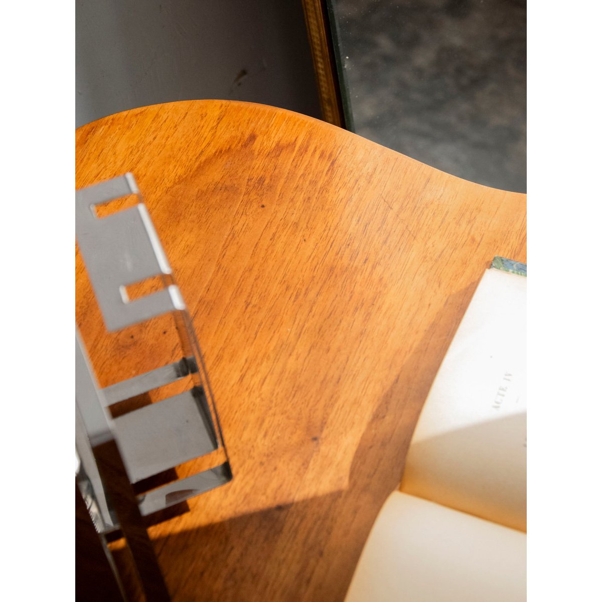 Table basse courbe aux pieds compas Donna N°1550 - Bon état bois foncé, DEBONGOUT