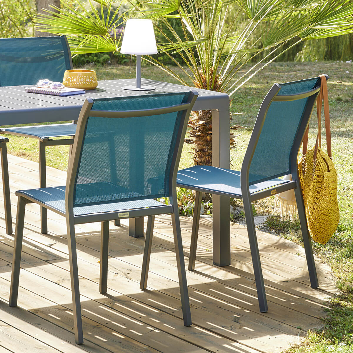 Chaise de jardin empilable en aluminium ESSENTIA bleu canard, HESPERIDE