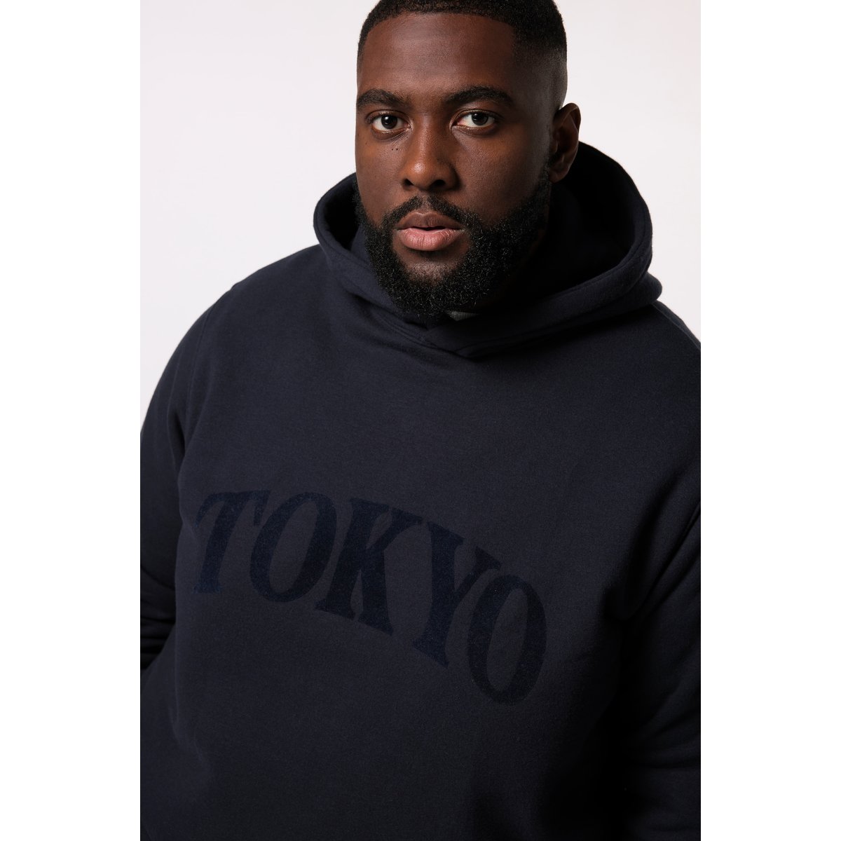 Sweat-shirt à capuche. Coupe oversize et marine foncé, STHUGE