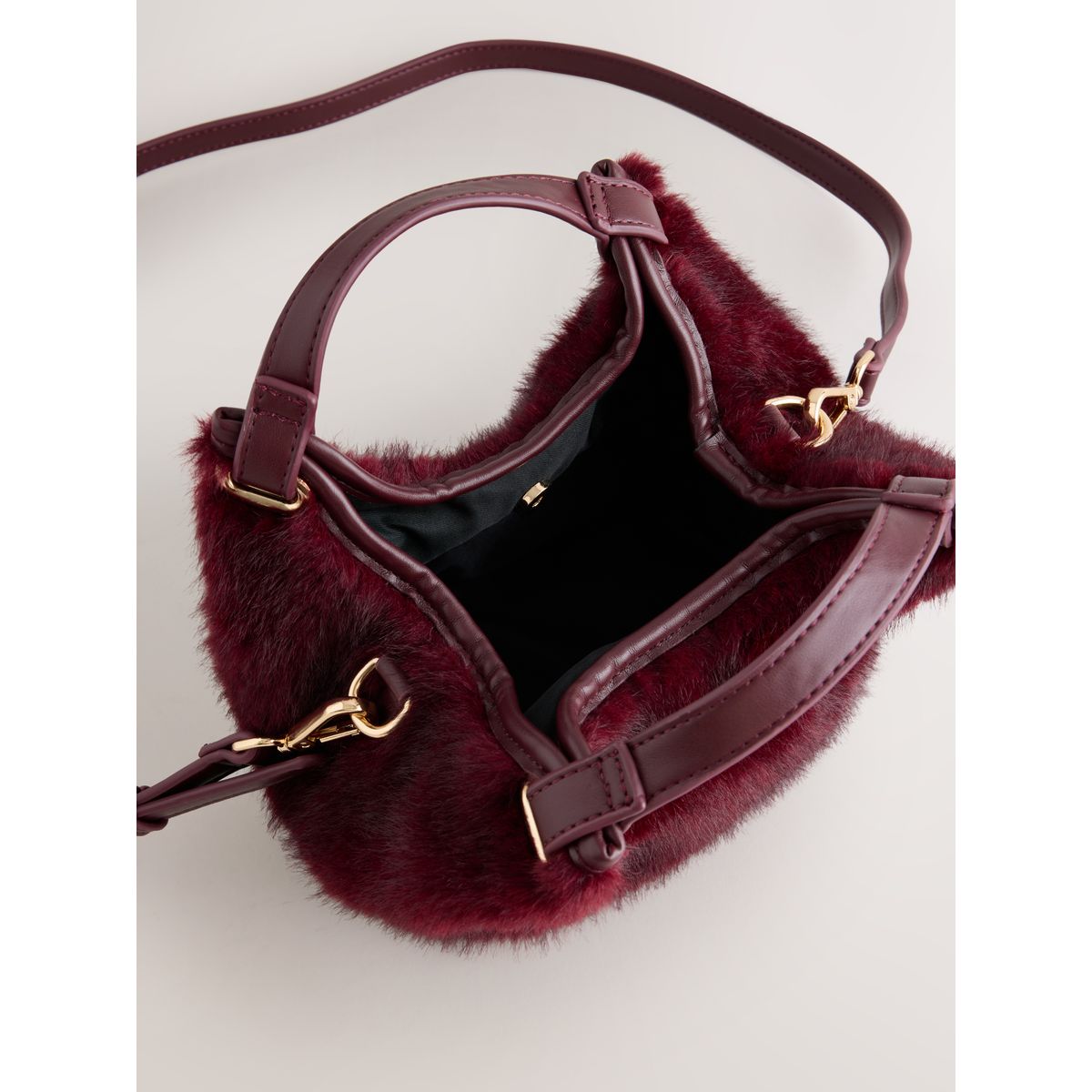 Mini sac à main en imitation fourrure rouge bordeaux, NEXT
