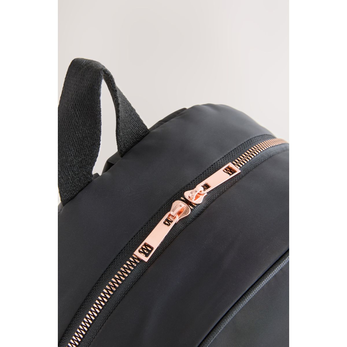 Sac à dos noir1, NEXT
