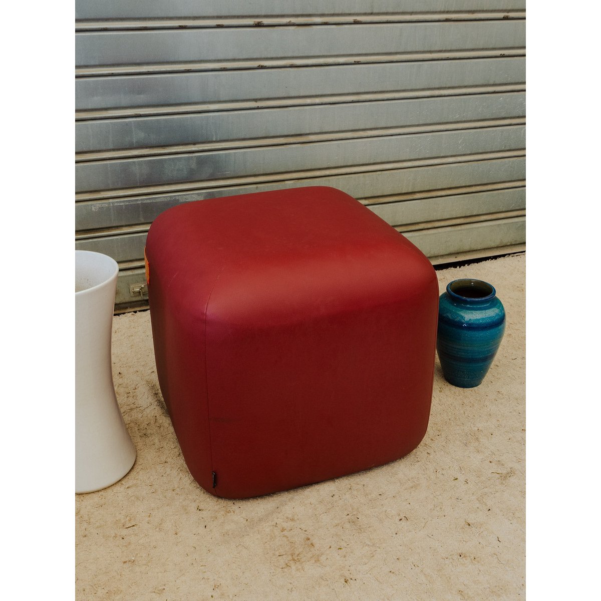 Pouf en cuir rouge Jean-Philippe N°108 - Bon état rouge, DEBONGOUT