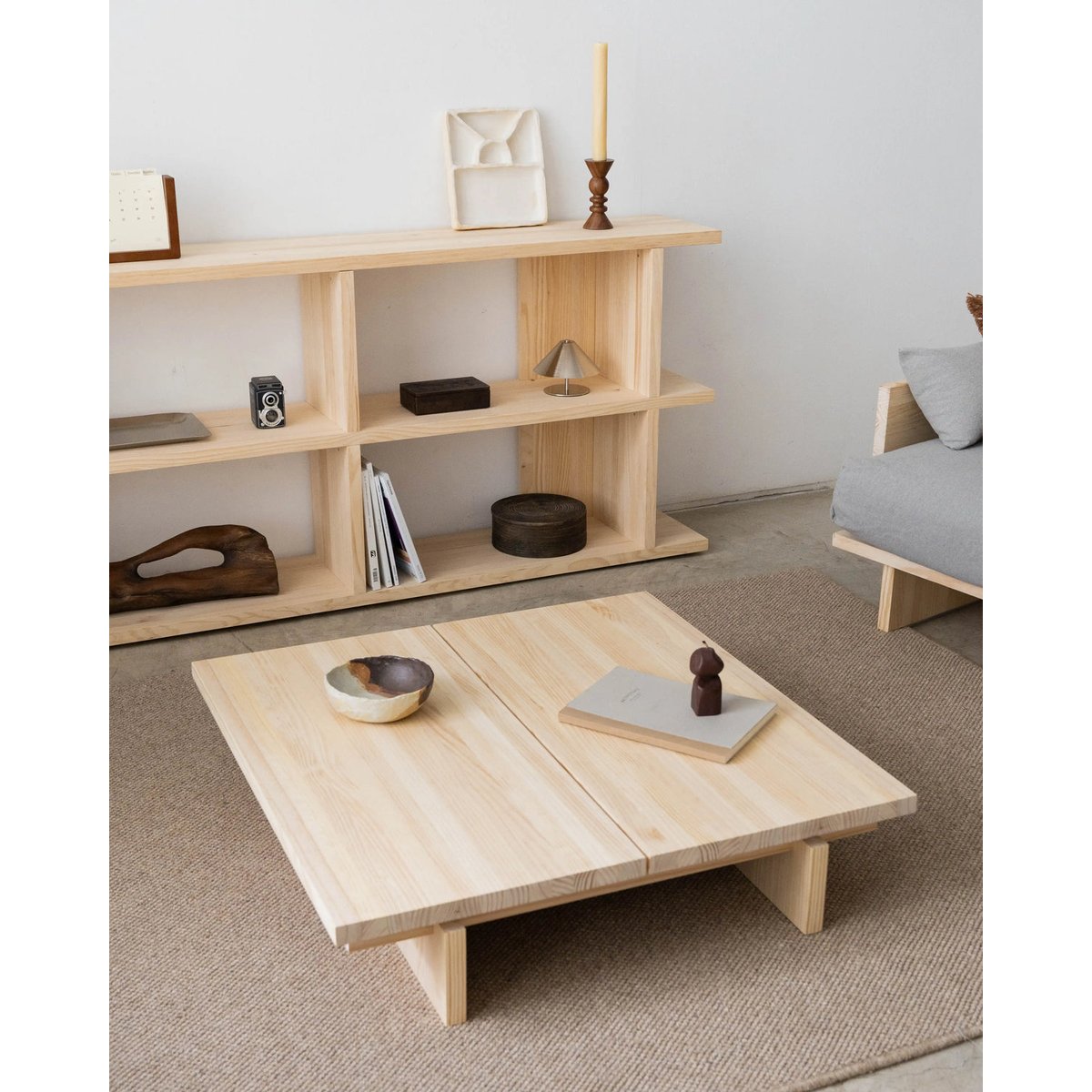 Bibliothèque en pin massif verni MONTGÓ 2x2 bois clair, NAAN FURNITURE
