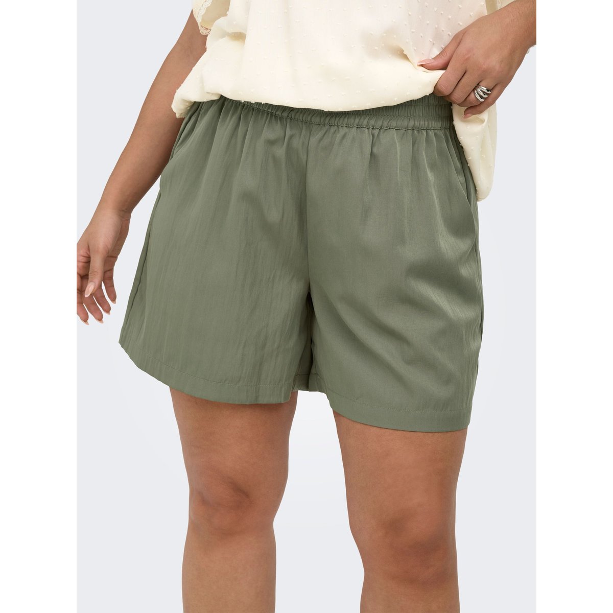 Short grise - smokey olive, ONLY CARMAKOMA