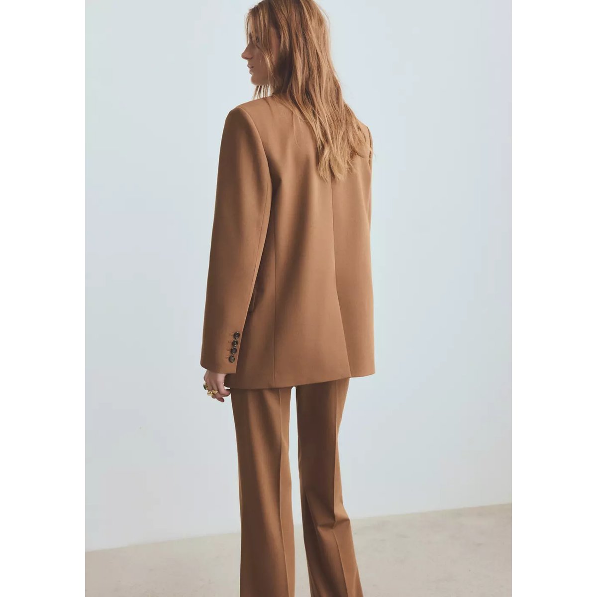 Blazer de costume droit avec poches à rabat caramel, MANGO