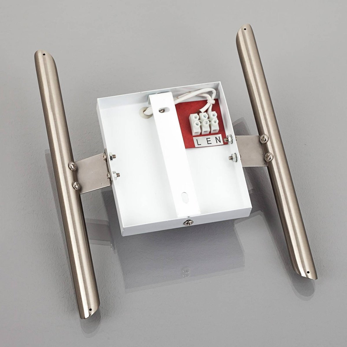 Applique en métal moderne, Filippa blanc satiné, nickel satiné, LINDBY