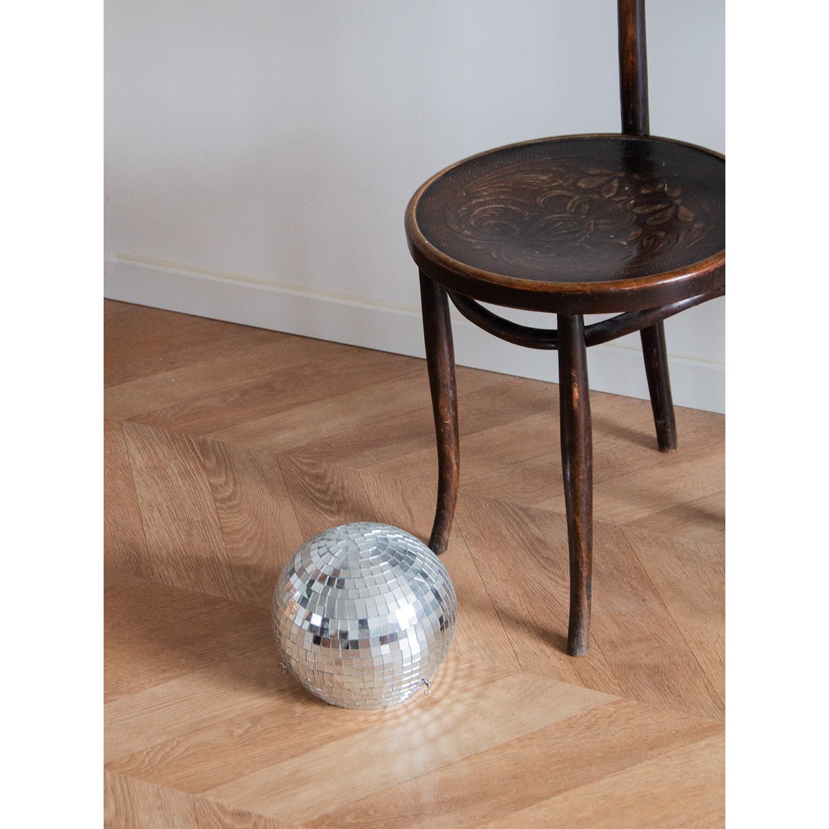 Paire de chaises en bois Claude N°660 - Bon état bois, DEBONGOUT