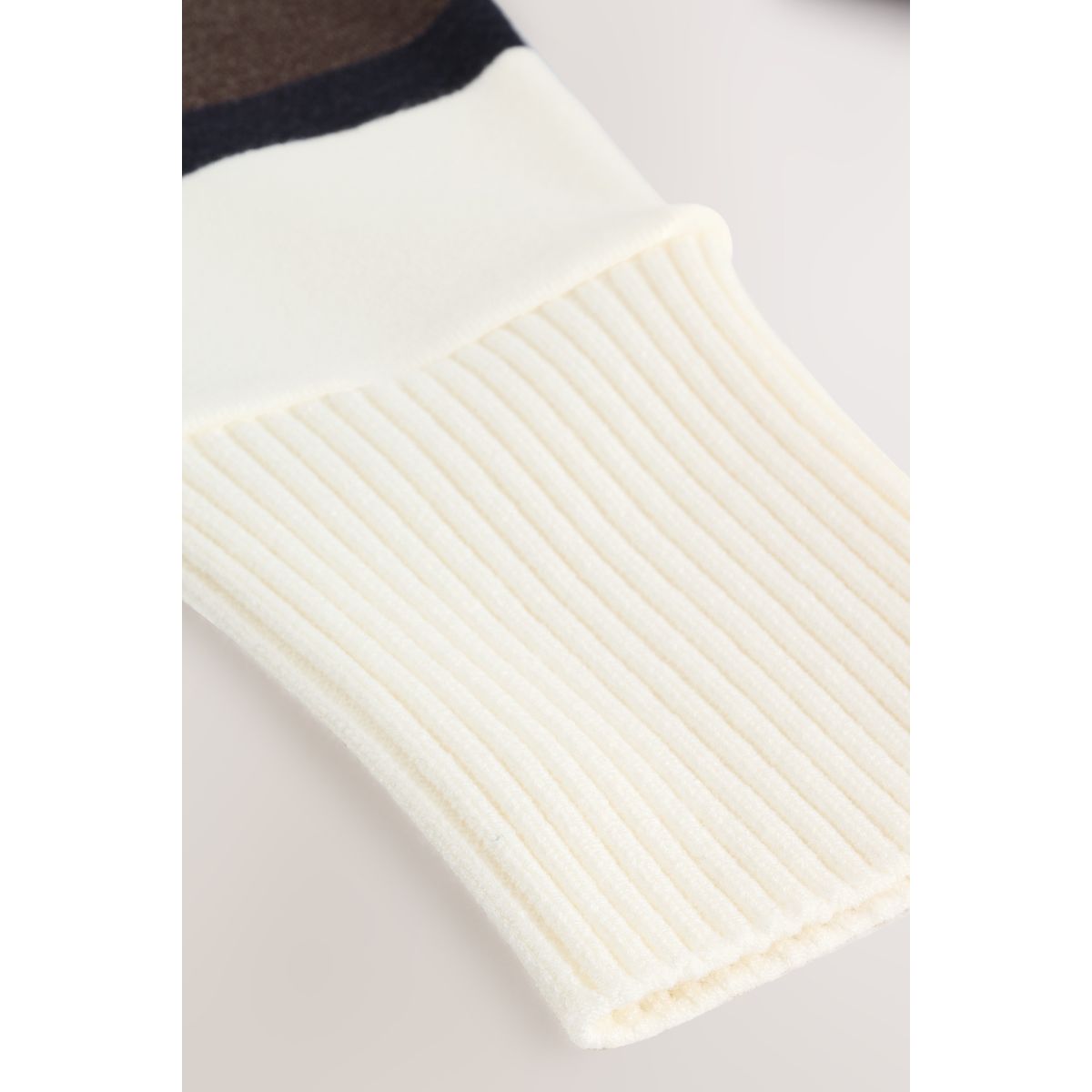 Pull ras du cou confortable à détail côtelé noir/marron/écru rayée, NEXT