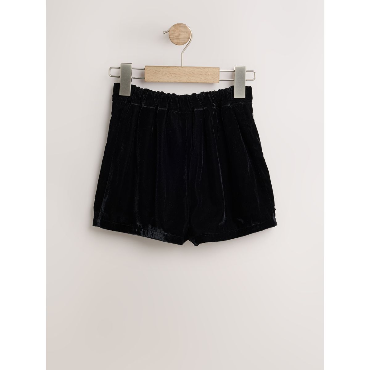 Short à enfiler orné de diamants noirs, NEXT