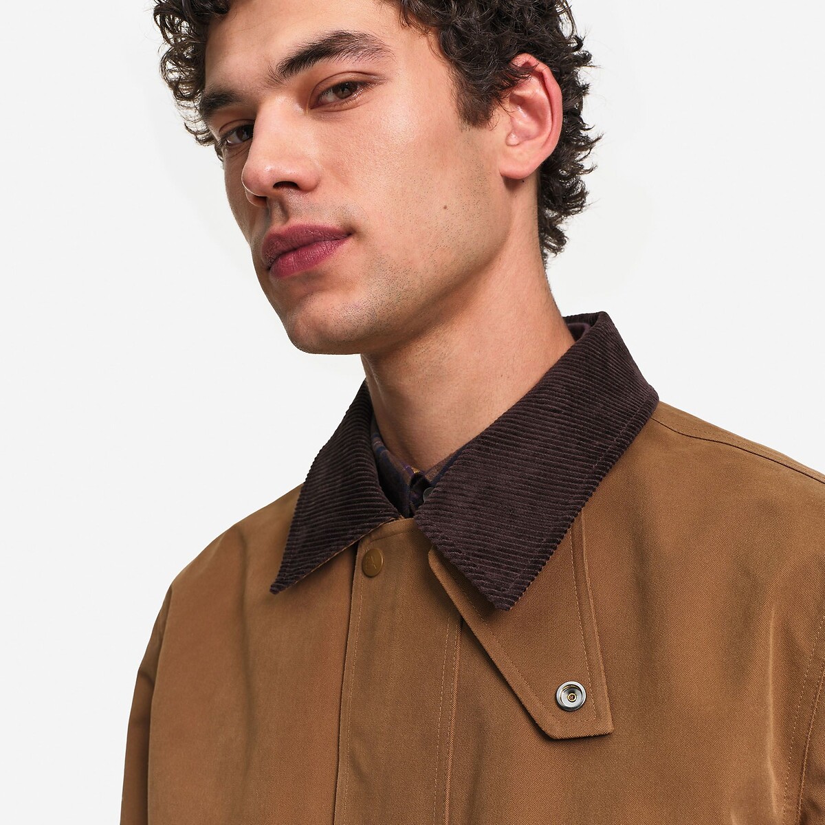 Chaqueta repelente al agua con cuello de pana marrón, AIGLE