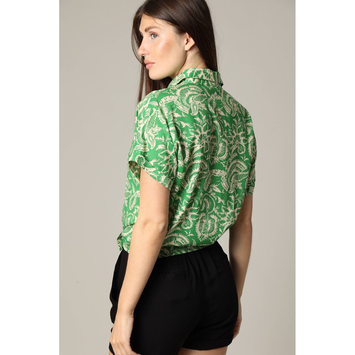 Blouse bohème en viscose slub à col chemise et manches courtes BADJI green, DEELUXE