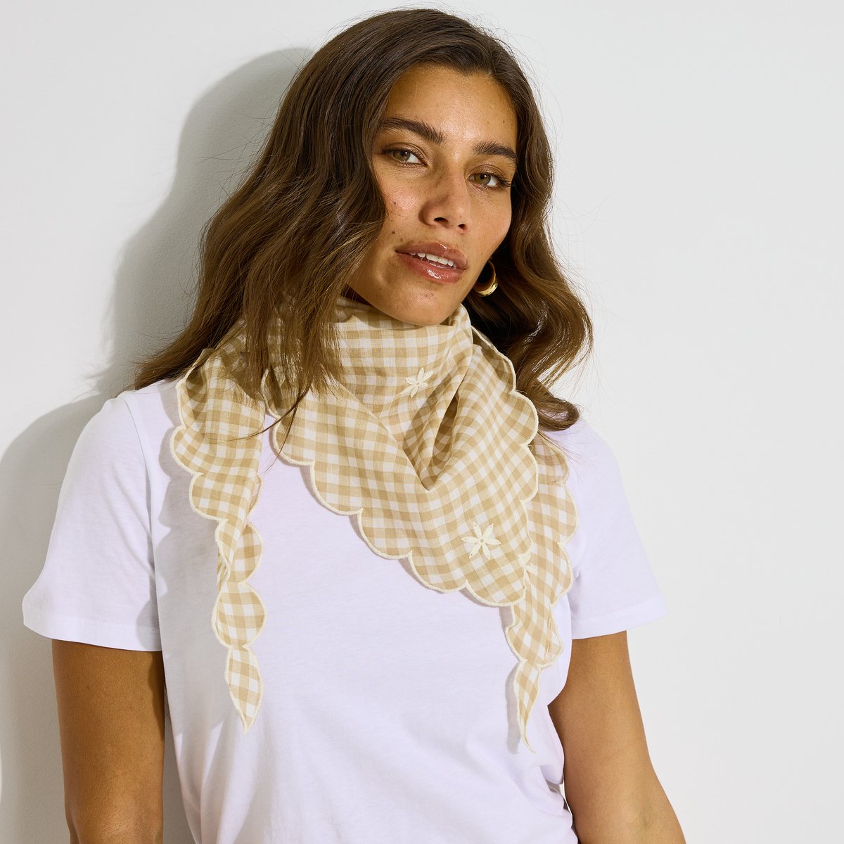 Foulard triangle motif vichy brodé beige, GRAIN DE MALICE