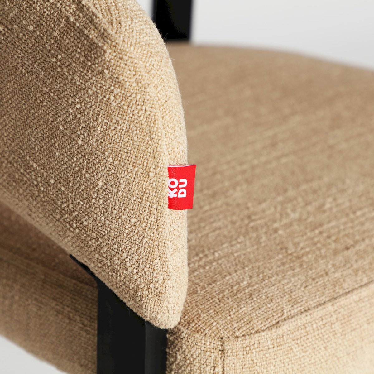 Chaise contemporaine collection VACIO beige et noir, RECOLLECTION