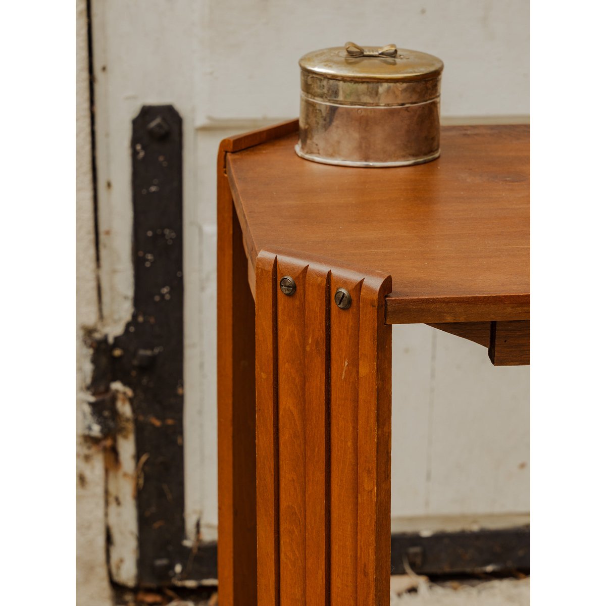 Table d'appoint en bois Francine N°1652 - Bon état bois foncé, DEBONGOUT