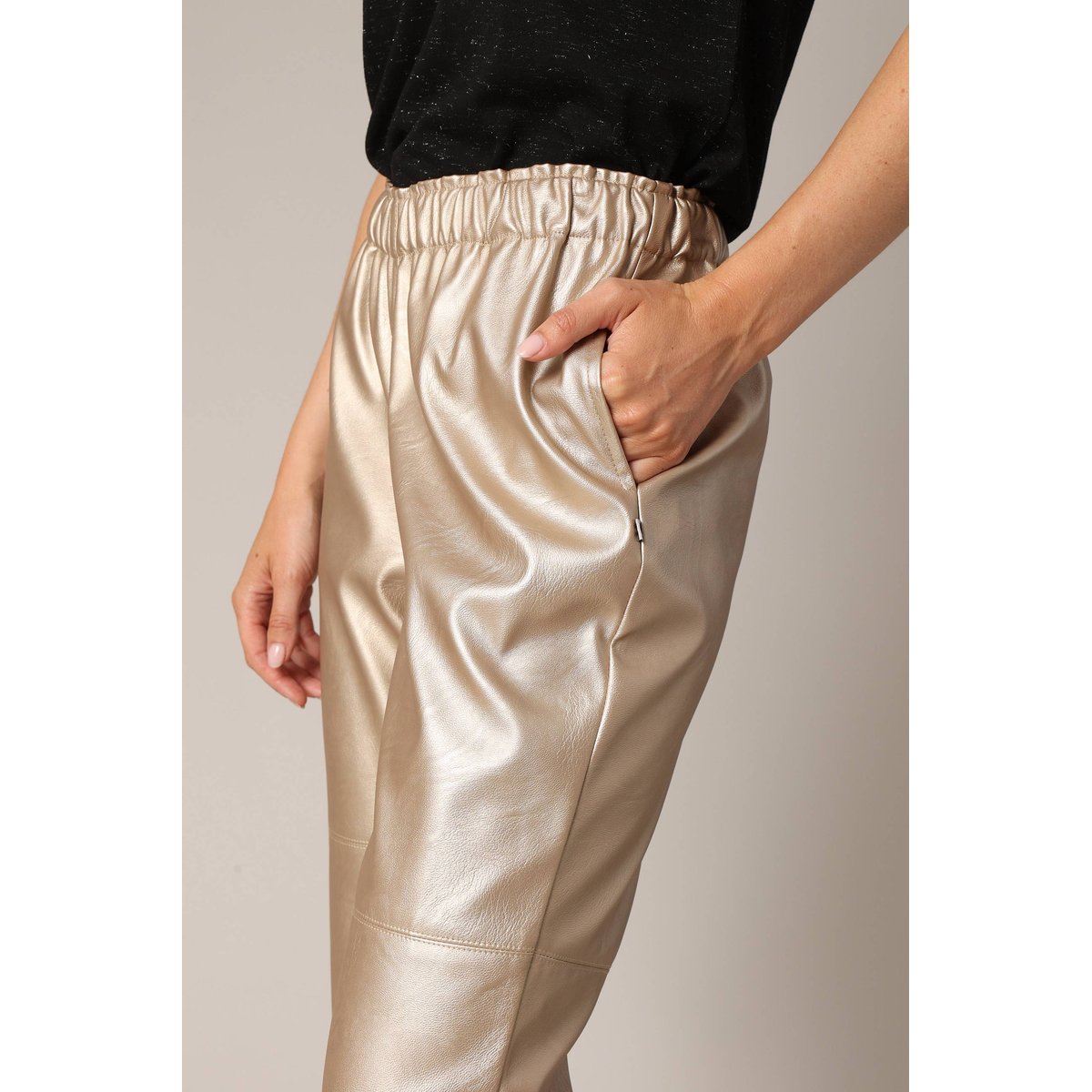 Pantalon coupe droite effet cuir métallisé SAJAMA gold, DEELUXE
