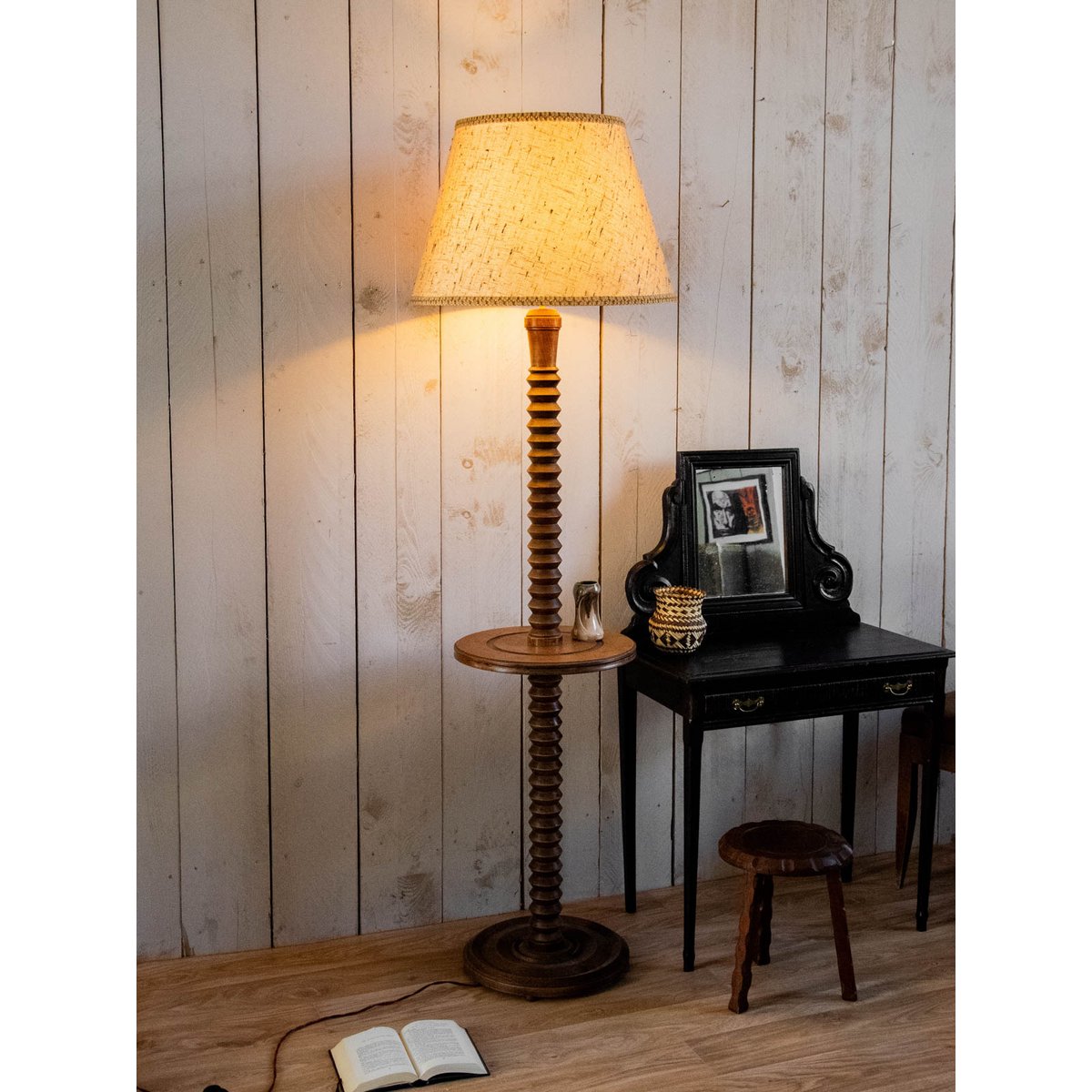 Lampadaire années 50 en bois Julien N°346 - Bon état bois foncé, DEBONGOUT
