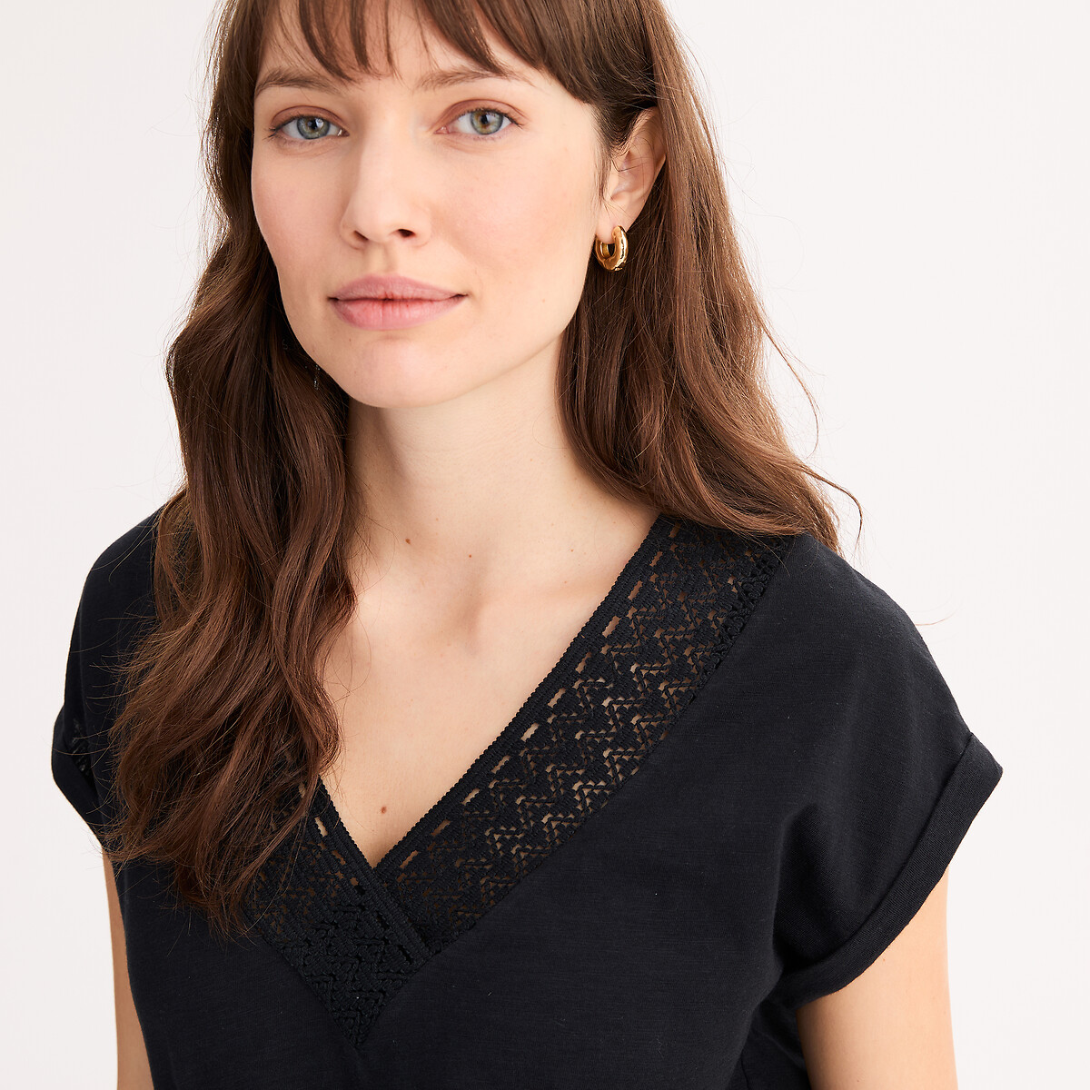 T-shirt col V, manches courtes, détail macramé, en pur coton noir, ANNE WEYBURN