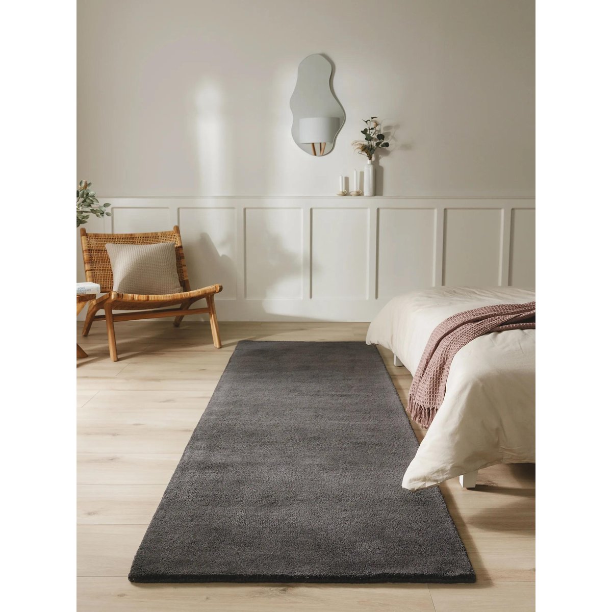 Tapis de couloir en laine tufté main BENT anthracite, BENUTA