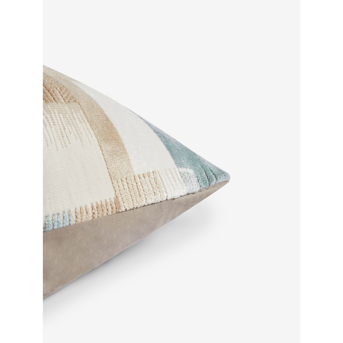 Coussin rétro gravé en velours coupé naturel, NEXT
