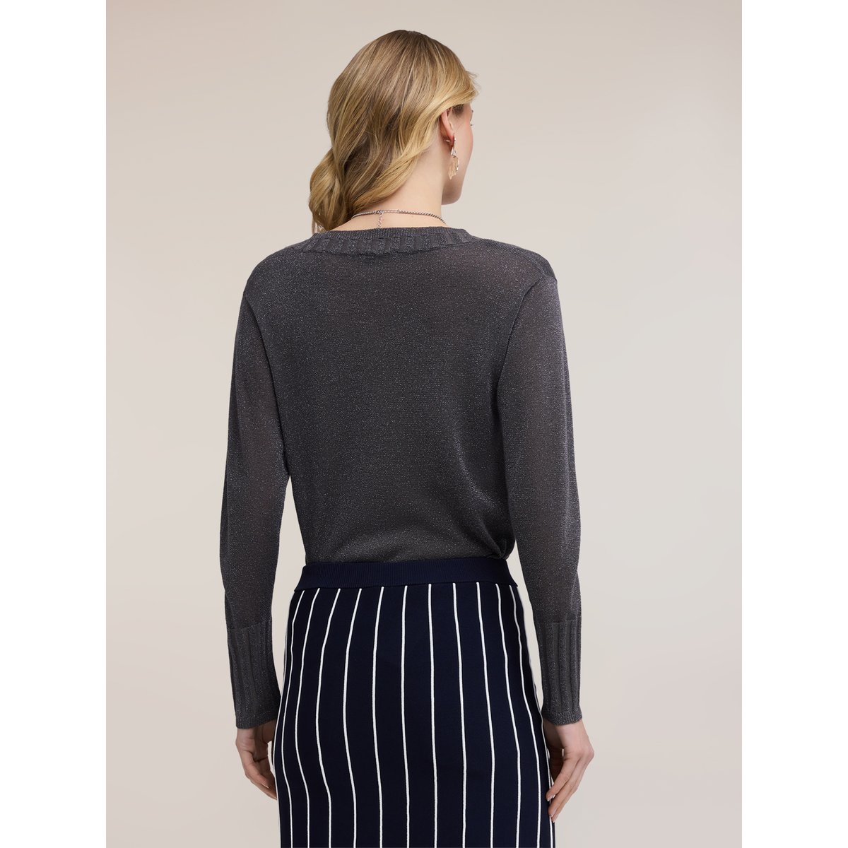 Pull col V gris, MOTIVI