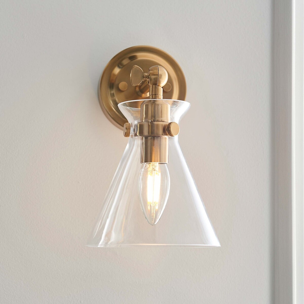 Henrietta Wall Light aged brass, ÉDITÉ