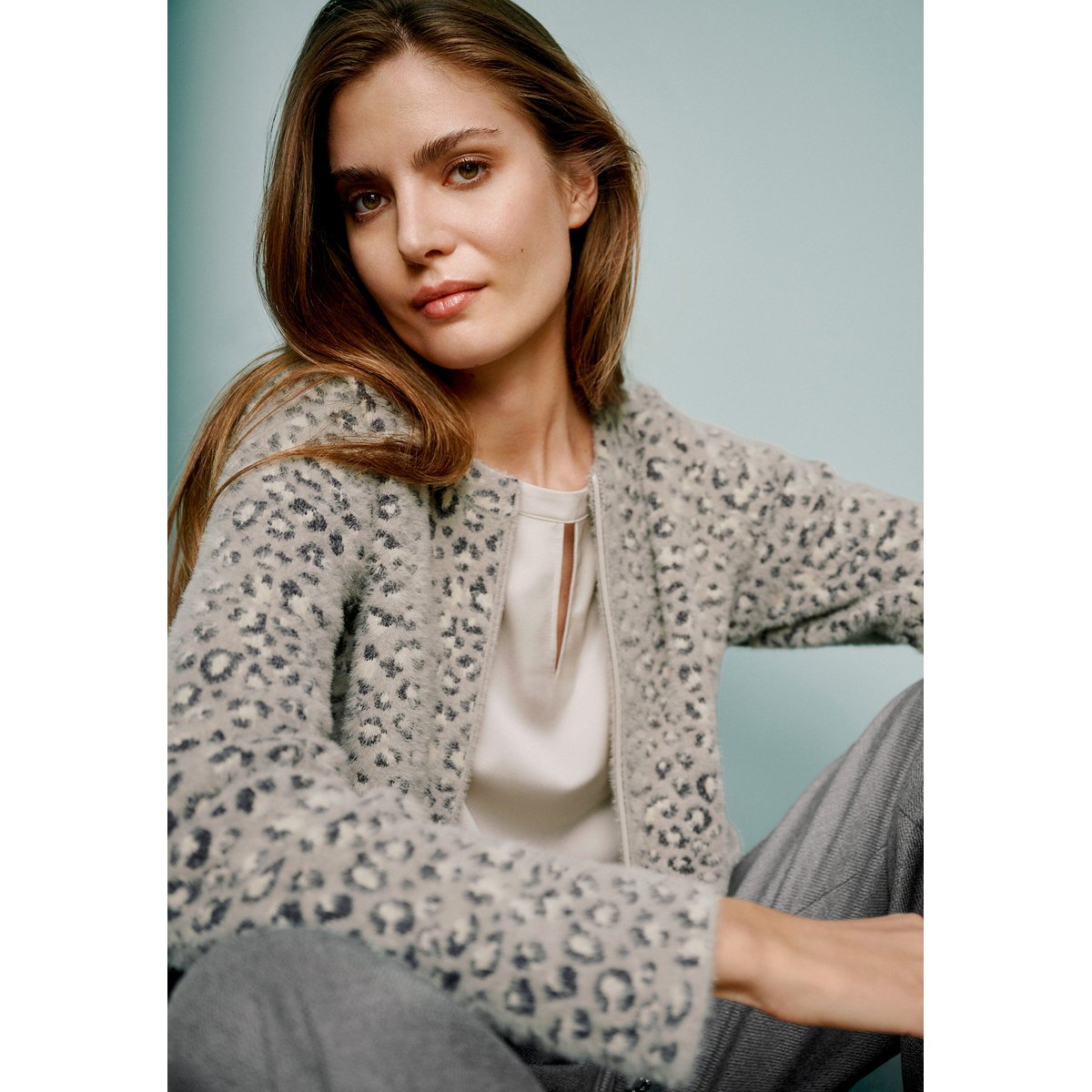 Cardigan en maille casual à poches plaquées patch grey/beige, BETTY BARCLAY
