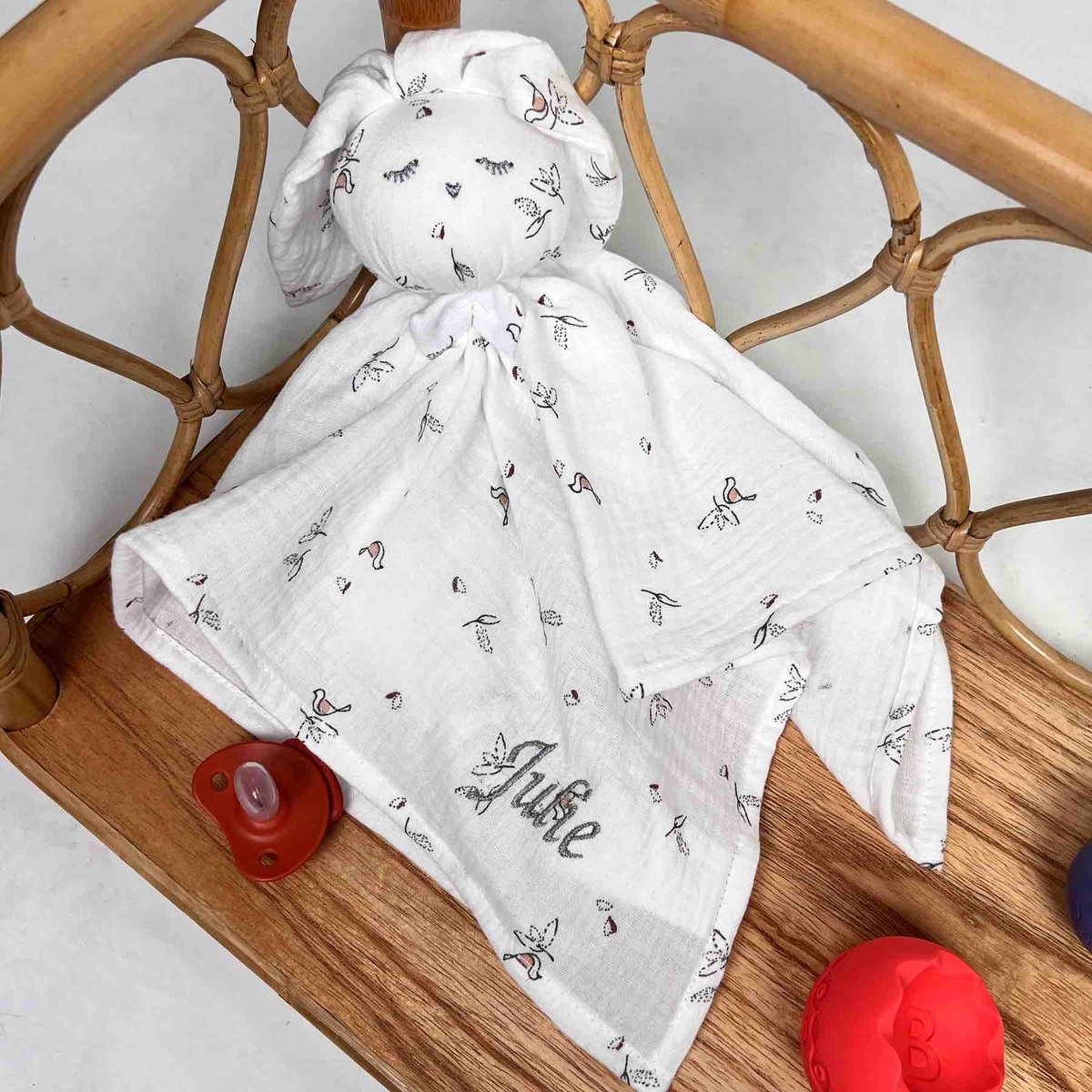 Doudou plat lapin en gaze de coton MELODY melody, blanc imprimé minimaliste, SEVIRA KIDS