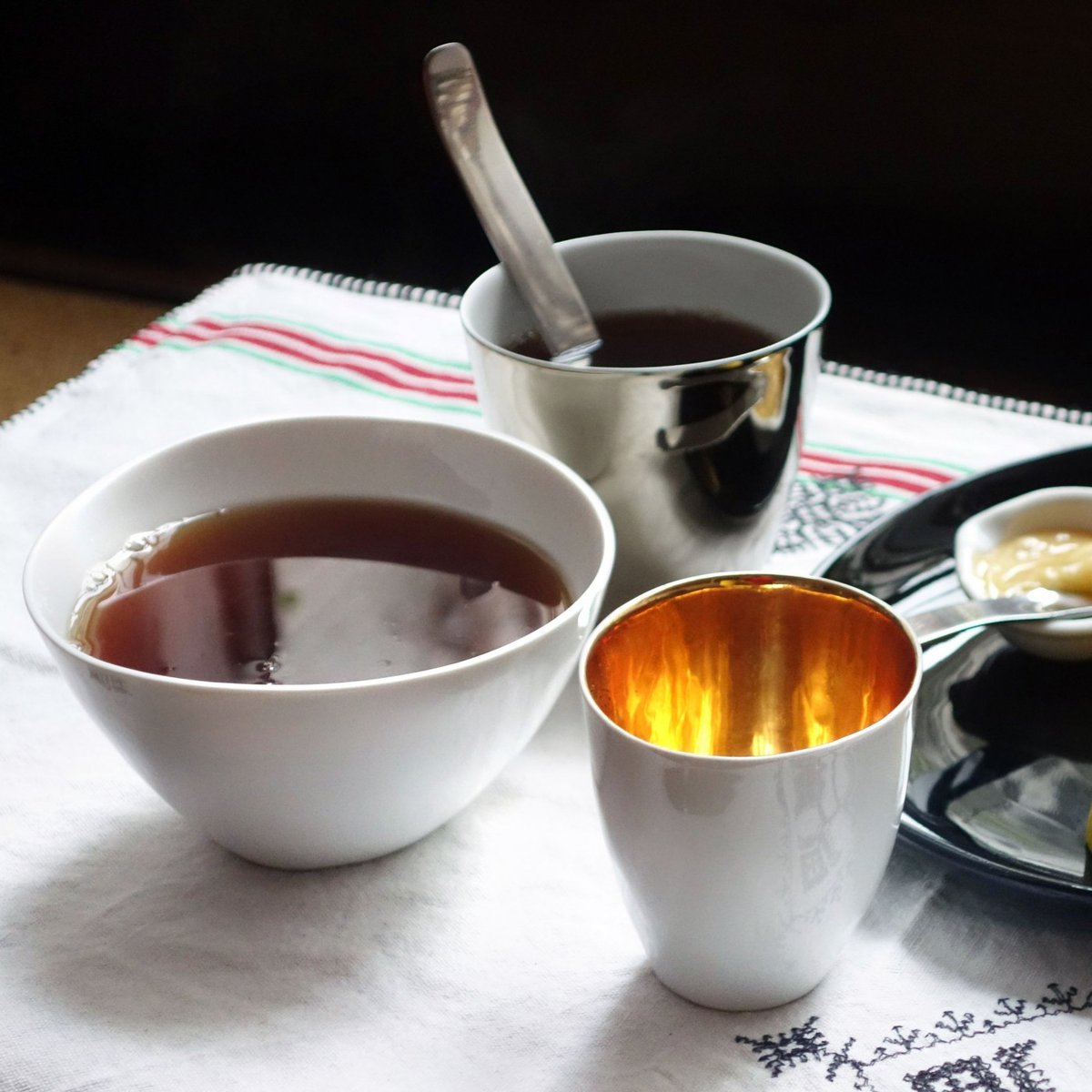 Tasse à Thé Assoiffée Porcelaine Blanc Brillant et Platine Diam 8,5 cm blanc et platine, TSE ET TSE ASSOCIÉES