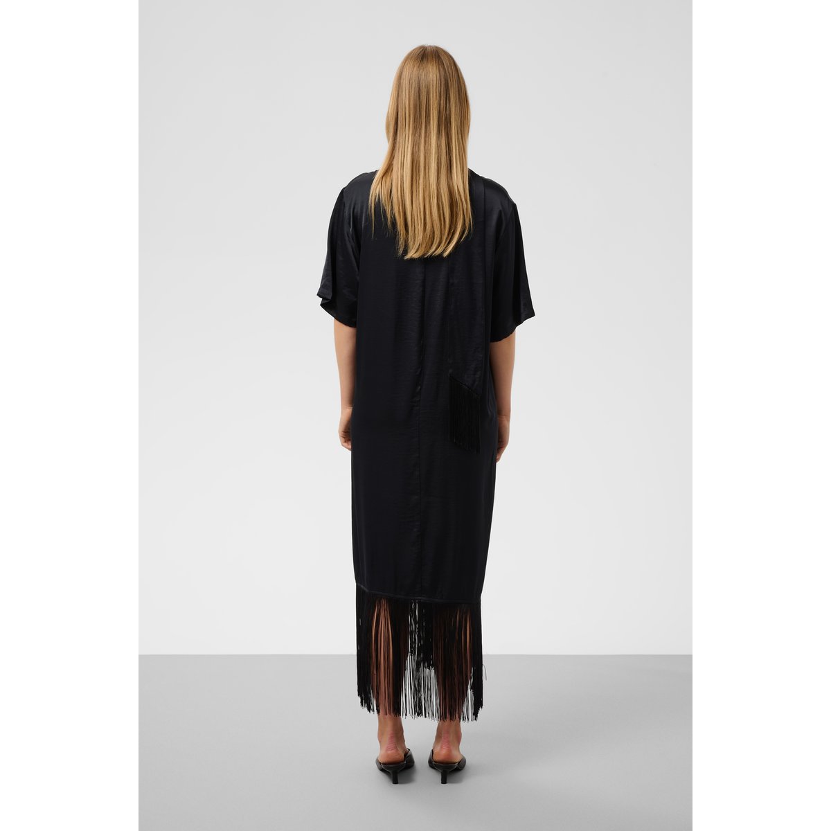 Robe noir, SOAKED IN LUXURY