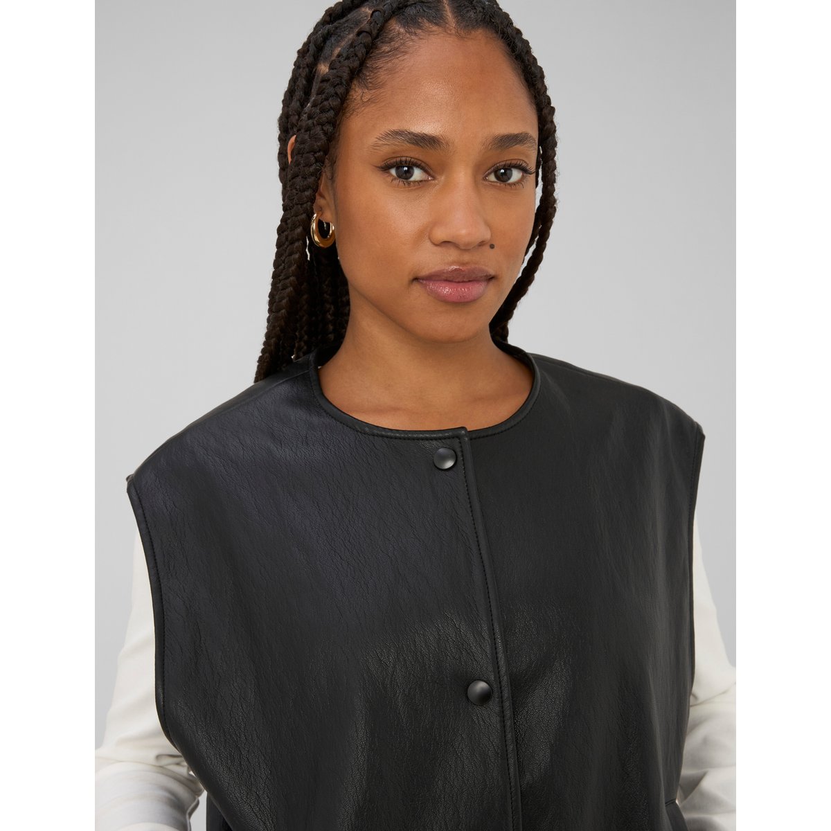 Gilet sans manches en tissu enduit noir, BZB